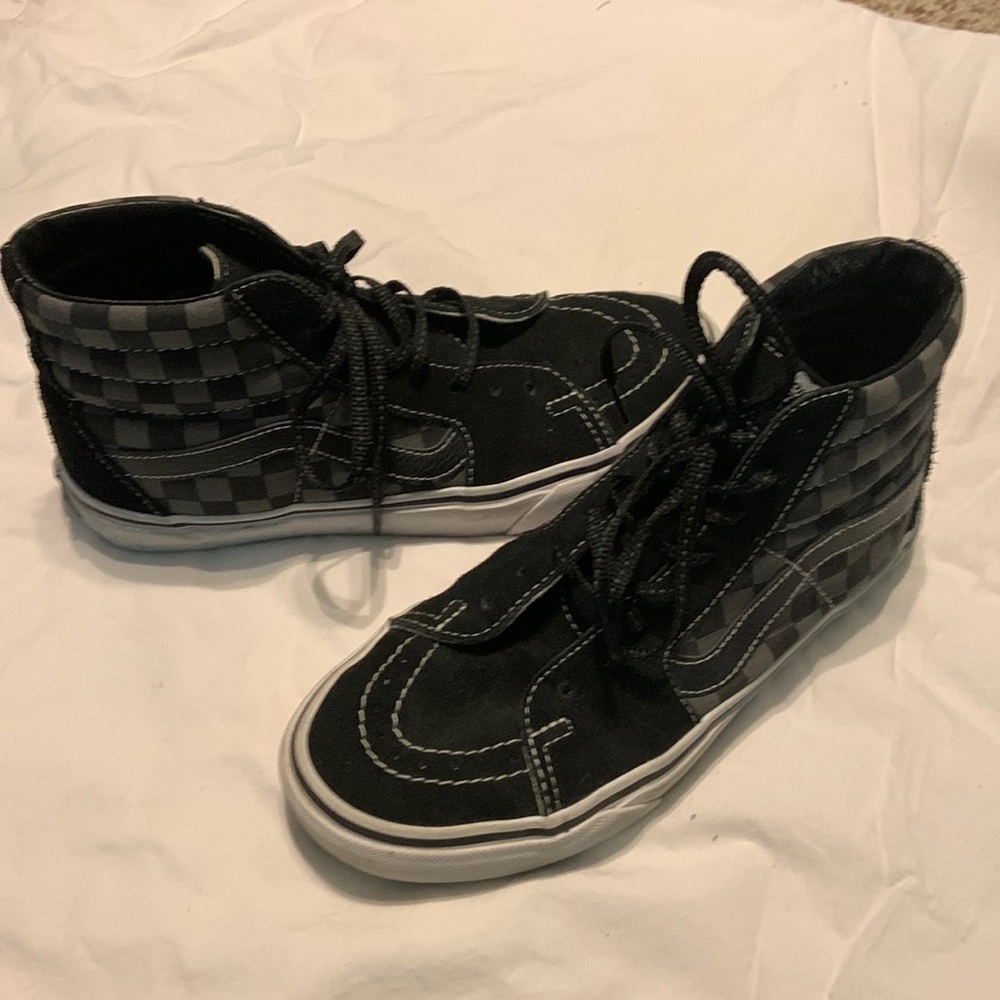 HI-top grey & black checkered Vans